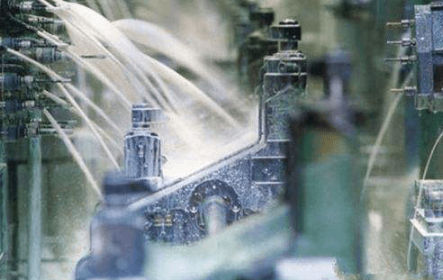 玻璃切削大型消泡現(xiàn)場(chǎng)